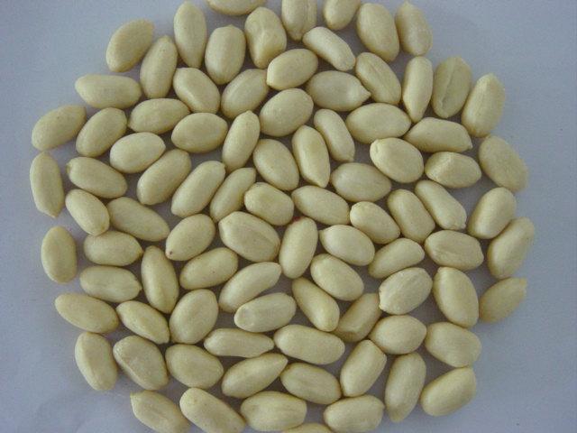 Raw peeled peanut kernels