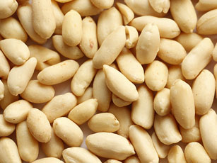 Raw peeled peanut kernels